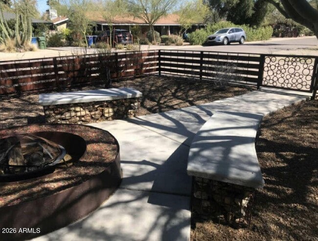 Building Photo - 603 E Solana Dr