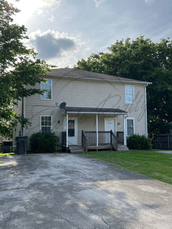 Building Photo - 215 Nowlin Dr