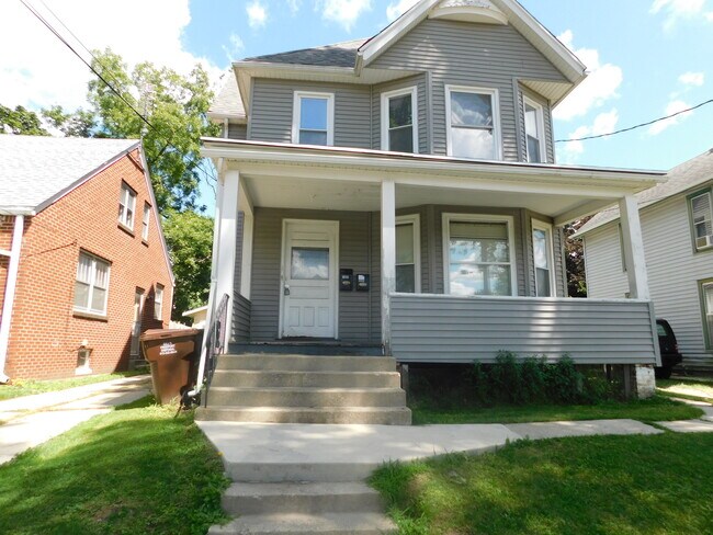 Building Photo - 1007 S Chicago Ave