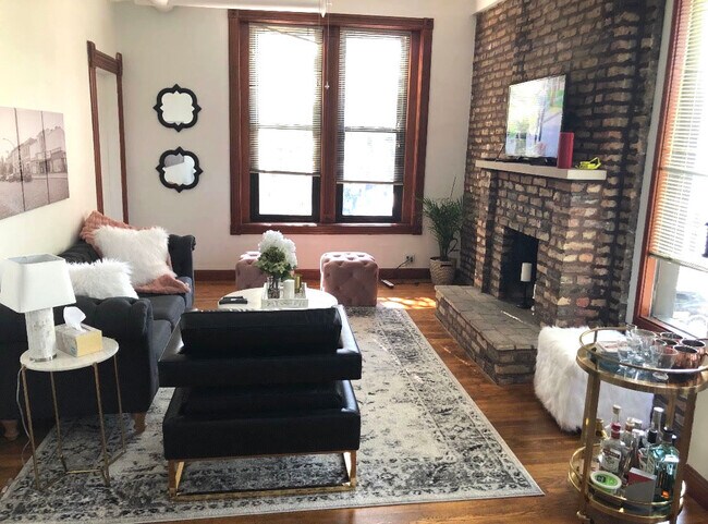 Foto del edificio - 2059 N Sheffield Ave