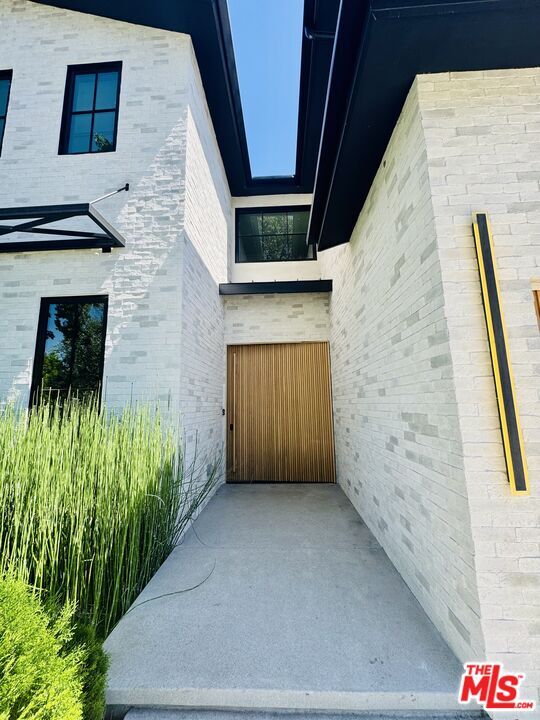 Building Photo - 4740 Sunnyslope Ave