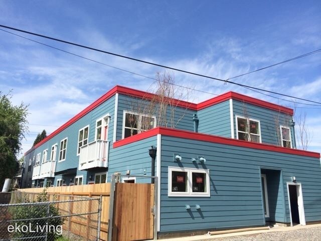 Primary Photo - 3724 N Vancouver Ave
