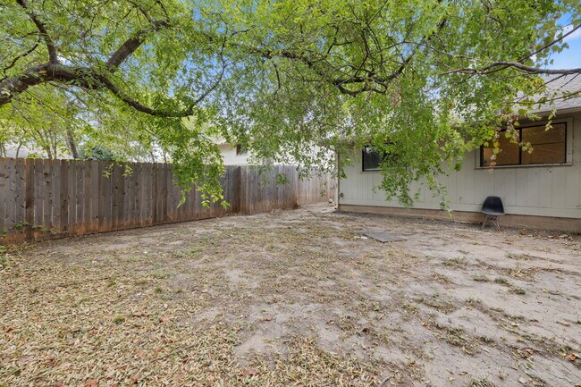 Foto del edificio - 1805 Mearns Meadow Blvd