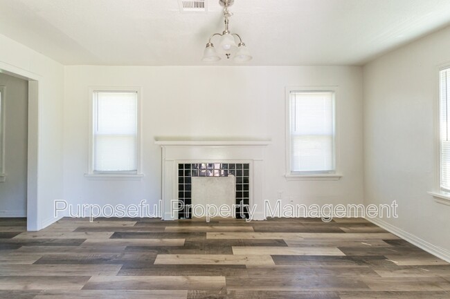 Building Photo - 2301 Granada Blvd