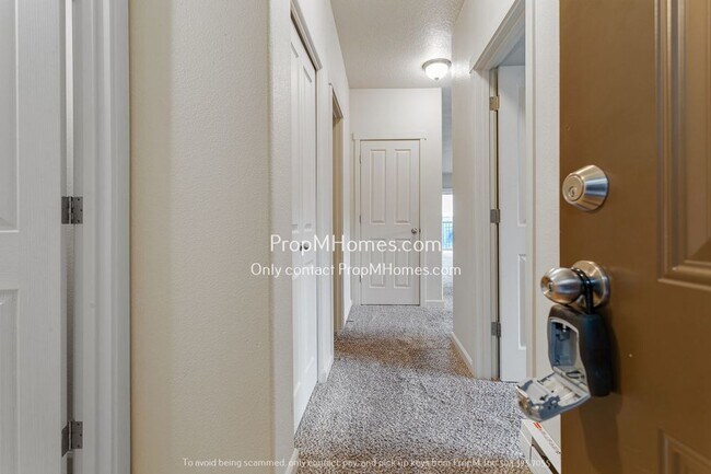 Foto del edificio - Beautiful Must See Two Bedroom Condo in Ce...