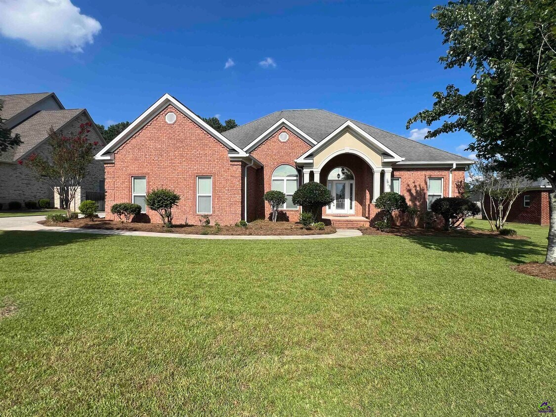 Foto principal - 140 Wessex Dr