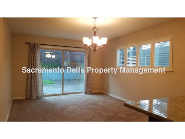 Building Photo - AVAILABLE NOW - CITRUS HEIGHTS 3 BEDROOM 2...