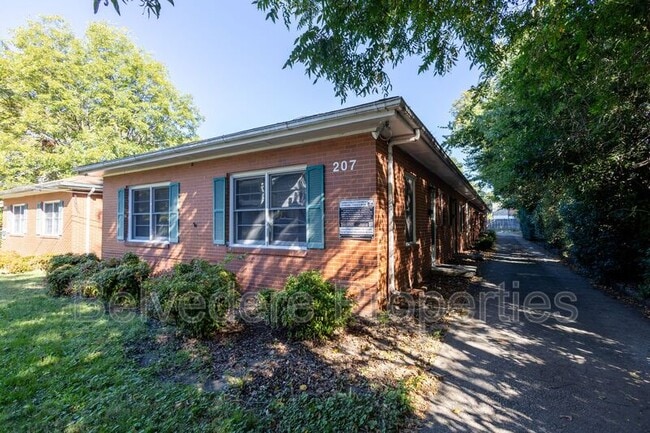 Building Photo - 207 Leftwich St