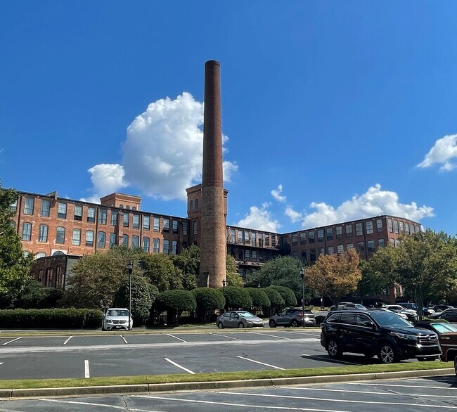 Foto del edificio - 400 Mills Ave