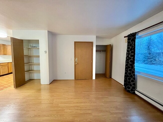 Building Photo - 4897 Dartmouth Dr