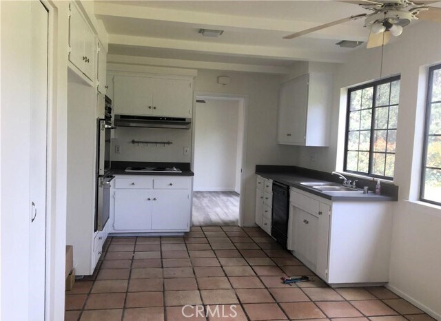 Building Photo - 363 Skywood St