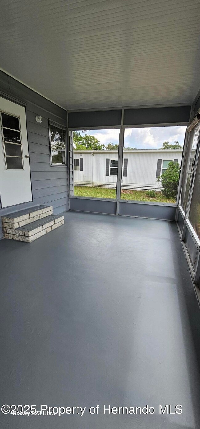 Building Photo - 15038 Brookridge Blvd