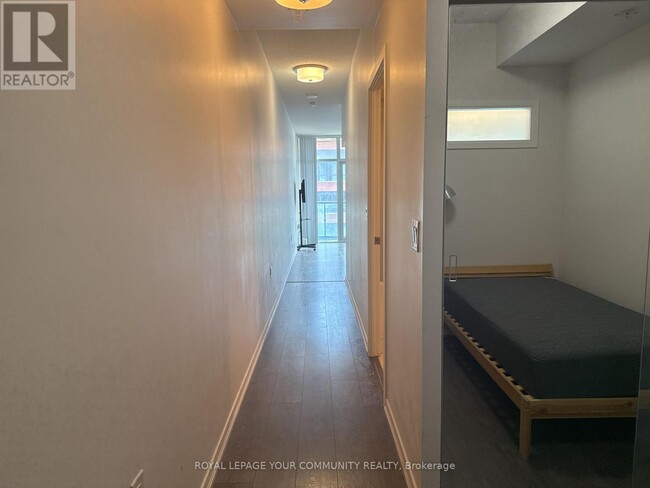 Building Photo - 36 Lisgar St