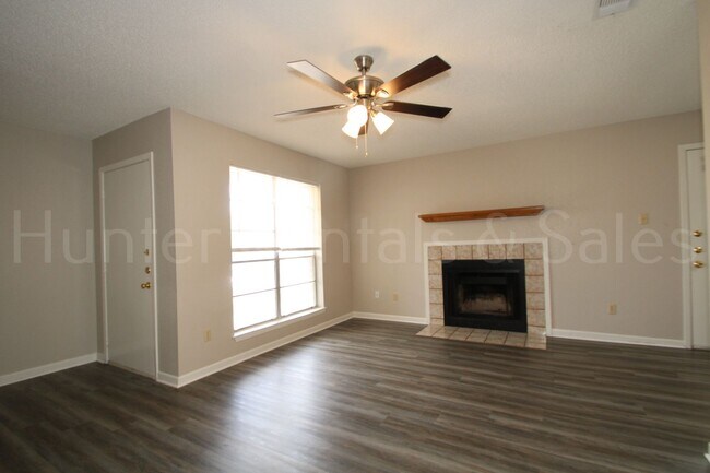 Foto del edificio - Move-In Today!