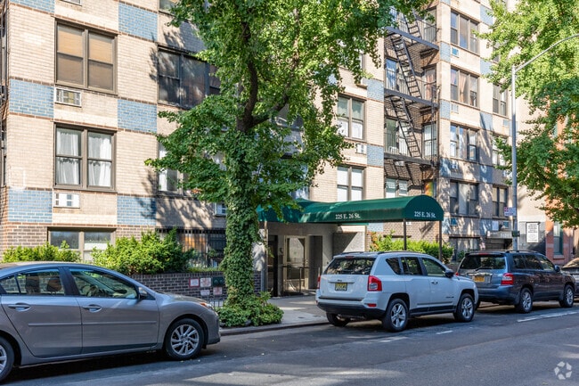 Building Photo - 225 E 26th St