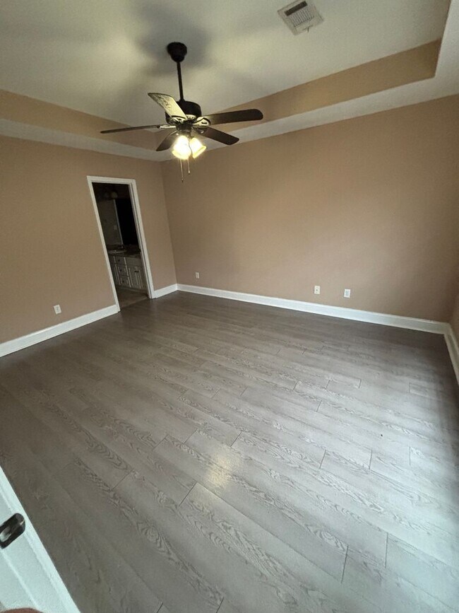 Building Photo - 818 Bryan Cir