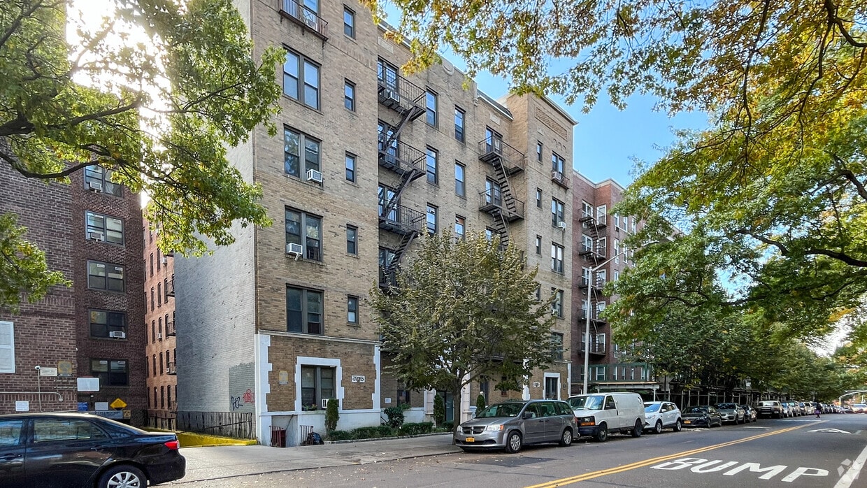 Arlington Arms Apartments in Flushing, NY