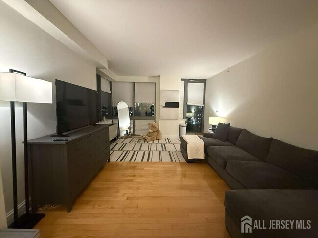 Building Photo - 1 Spring St