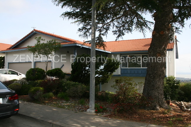 Building Photo - 2474 Hallmark Dr