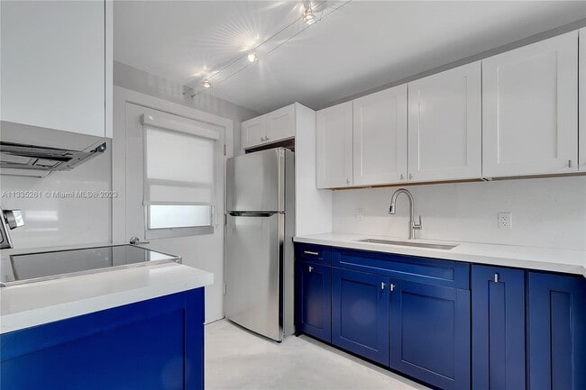 Building Photo - 251 Galen Dr