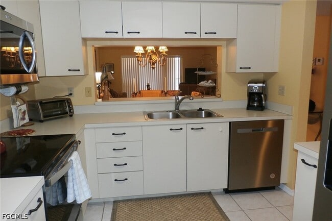 Foto del edificio - 12150 Kelly Sands Way