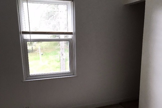 bedroom - 2123 Hillside Ter