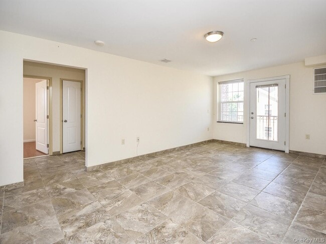 Building Photo - 400 Carney St