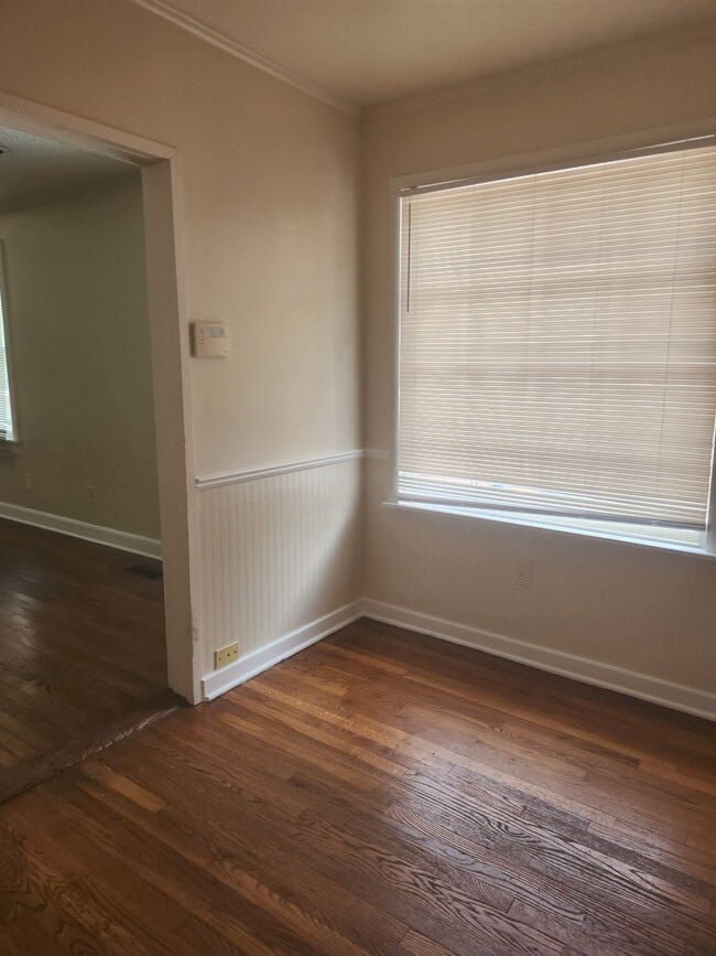 Entryway3 - 405 Haynes St