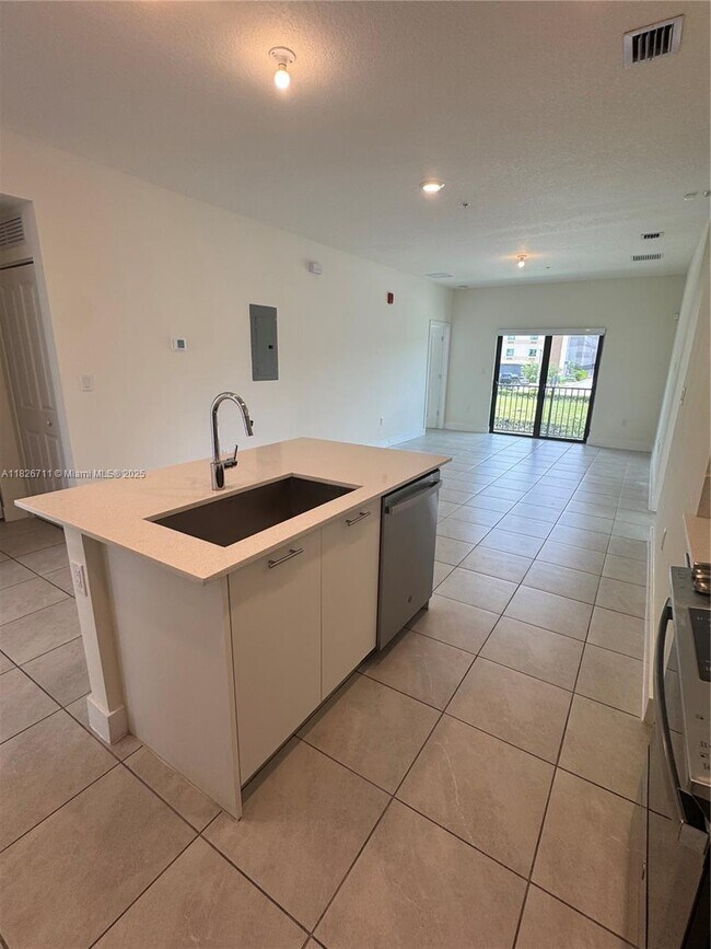 Foto del edificio - 8001 NW 41st St