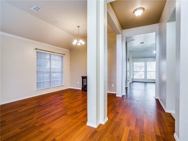 Foto del edificio - 5313 Hibbs Dr