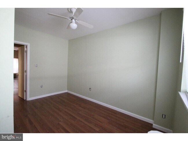 Building Photo - 1309 S Warnock St