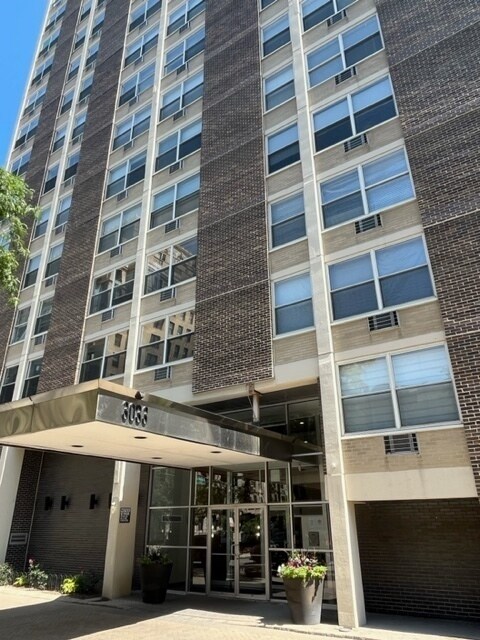 Primary Photo - 3033 N Sheridan Rd