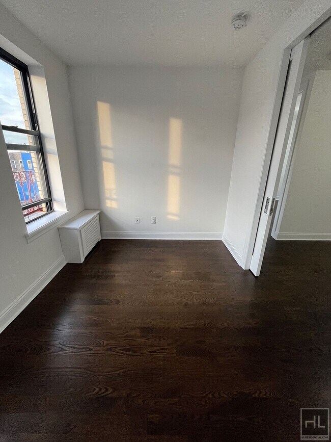 Building Photo - STEINWAY STREET