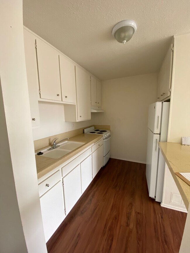 Foto del edificio - 1 Bed - 1 Bath Single Story Condo; 2nd floor unit in Pacific Beach