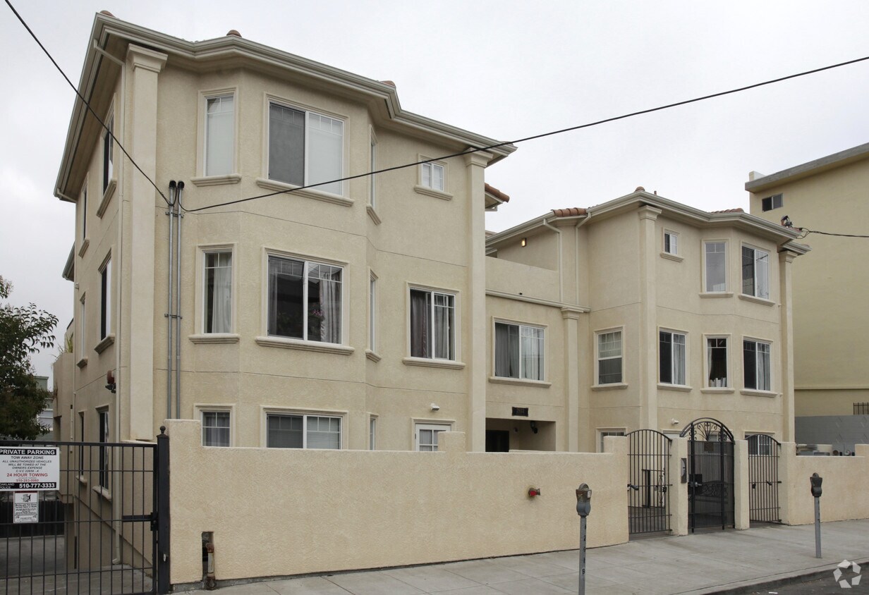 Building Photo - 2933 McClure St