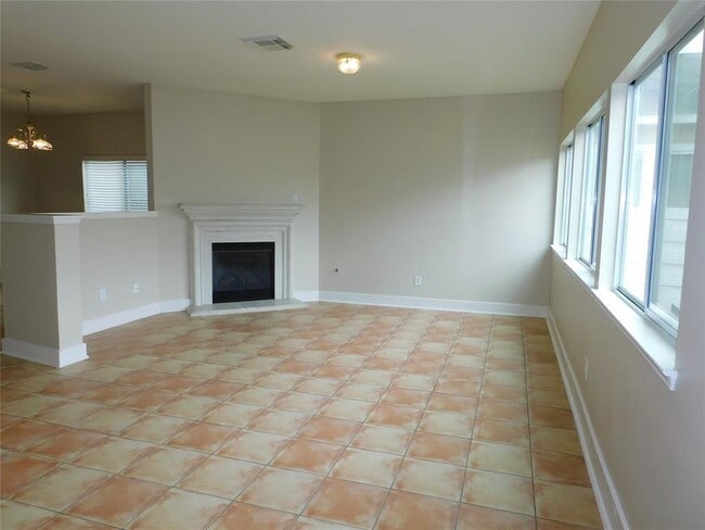 Building Photo - 6143 Settlers Lake Cir W