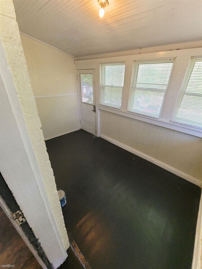 Building Photo - 2 br, 1 bath 4plex - 352 1/2 E 20th Ave Up...