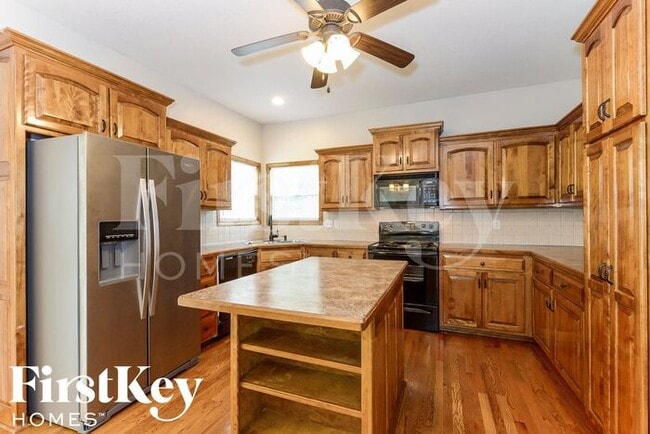 Building Photo - 14050 Drury Ct