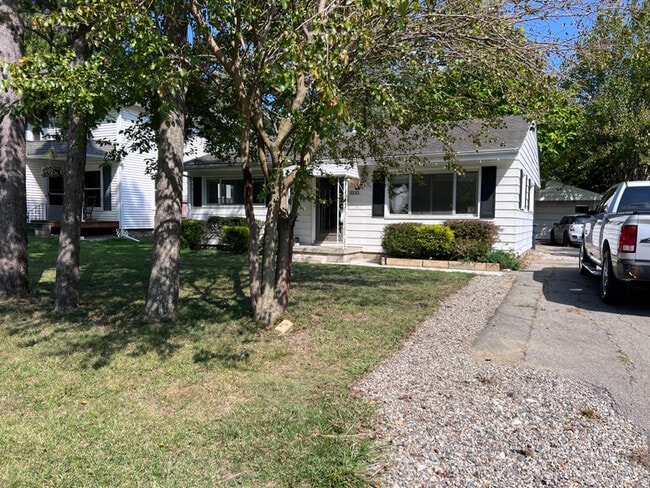 Building Photo - 3335 Springbrook St