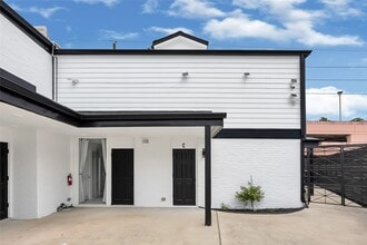 Building Photo - 7 Briar Dale Ct