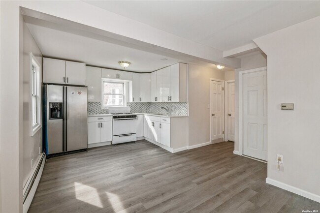 Foto del edificio - 71-12 165th St