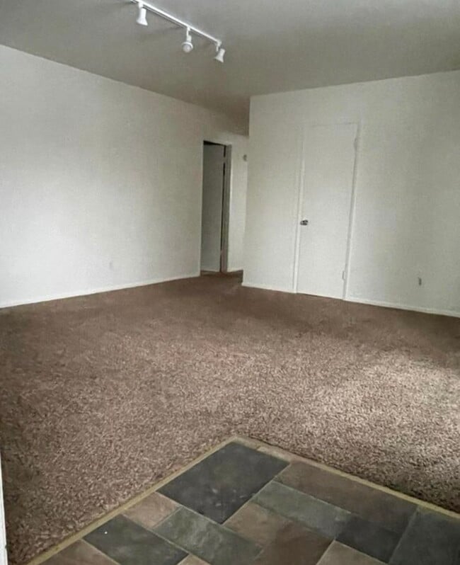 Building Photo - 2804 W 30th Ave