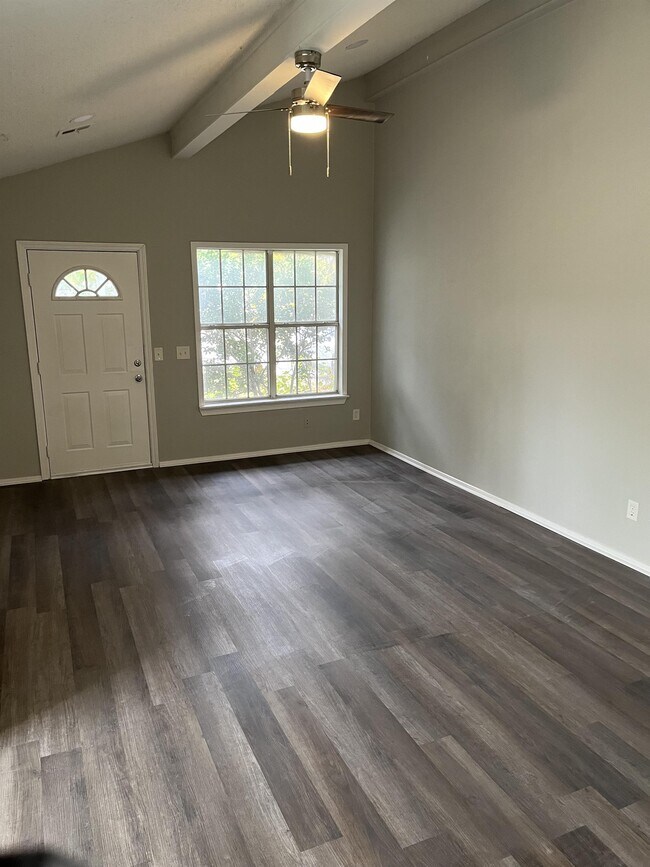 Foto del edificio - 10802 E 14th Ct