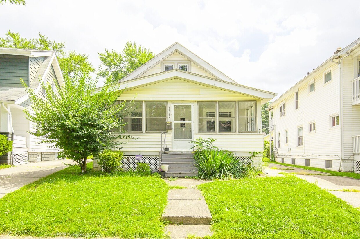 Primary Photo - 4 BED 1 BATH BEAUTIFUL SINGLE FAMILY HOME ...