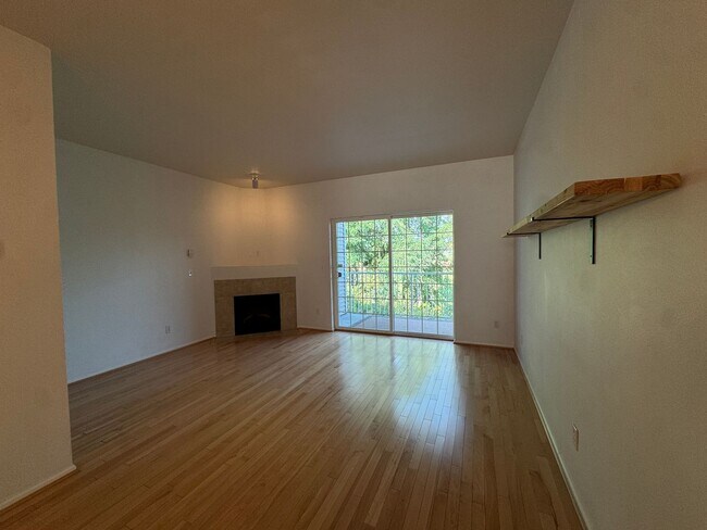 Building Photo - 7020 Holly Park Dr S