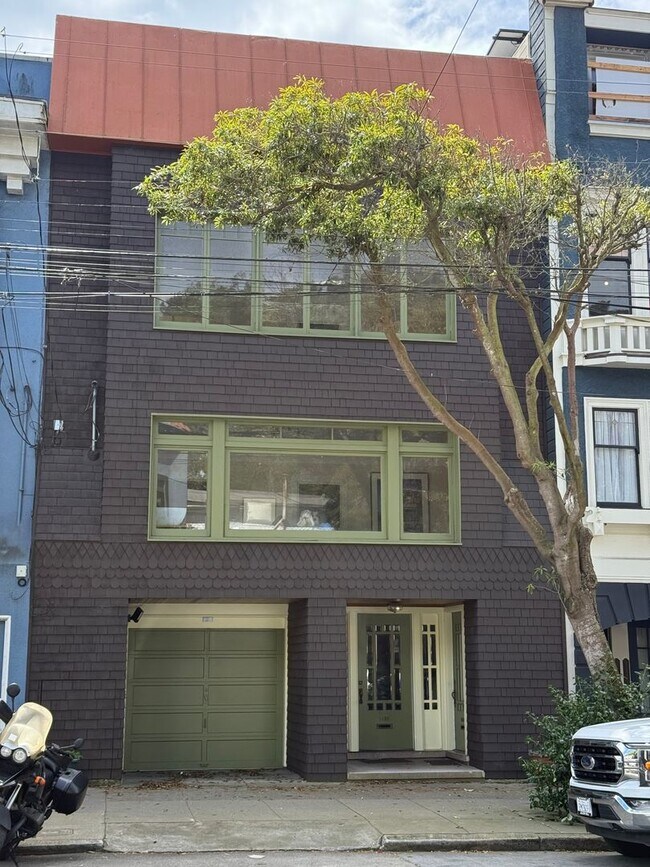 Building Photo - 1135 Lake St