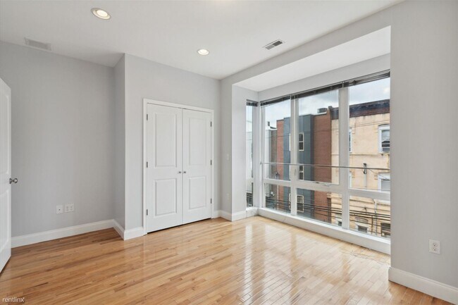 Foto del edificio - 3 br, 2 bath Triplex - 1846 N 17TH ST Unit C