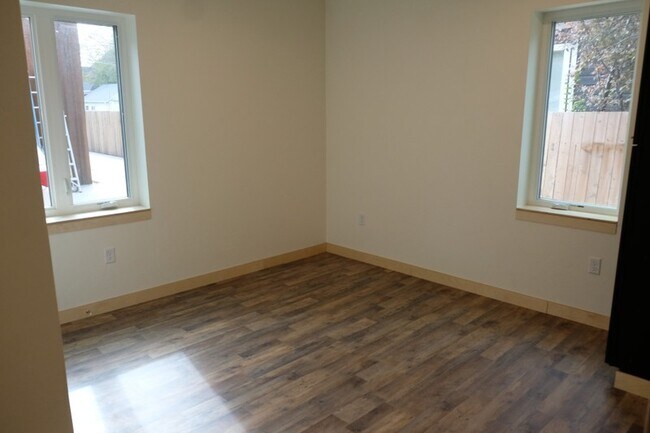Building Photo - 1029 Pierpont Ave