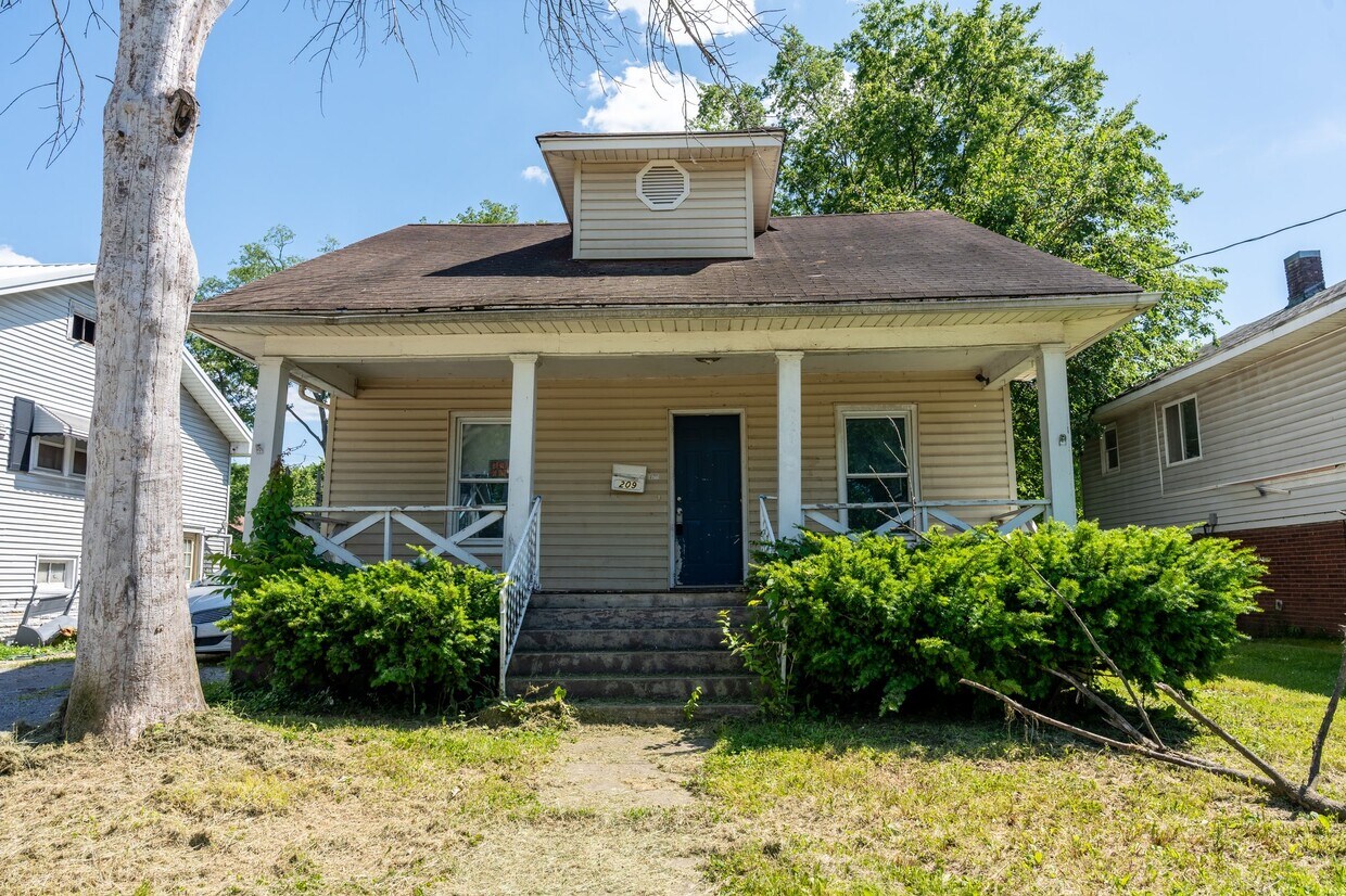 Primary Photo - 209 E Dayton St