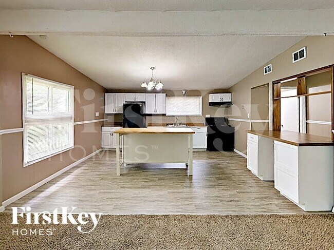 Foto del edificio - 805 Robinwood Dr